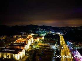 星光与笑靥：女神节的校园夜未眠