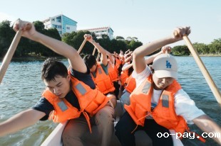 西霞湖与“嘉庚号”龙舟
