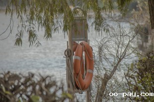 湖边
