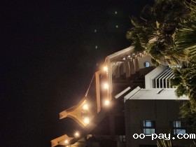 亮灯的夜晚