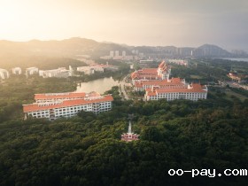 斜阳照主楼