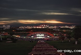 夜幕夕阳 相得益彰