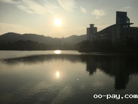 跨过山河，只为看你一眼